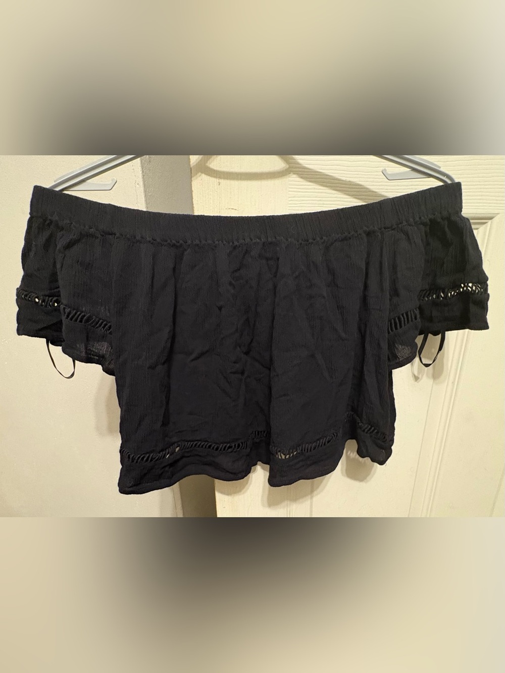 Forever 21 Black Women's Off the Shoulder Crop Top Size M